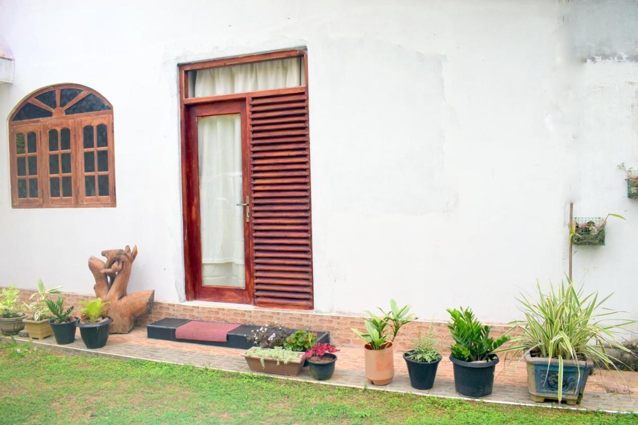 The Breeze Mirissa Acomodação com café da manhã Exterior foto